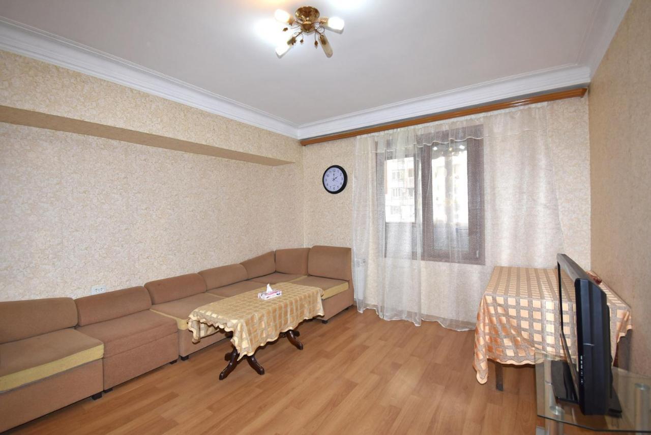 Amigo Apartment In The Centre Erevan Esterno foto