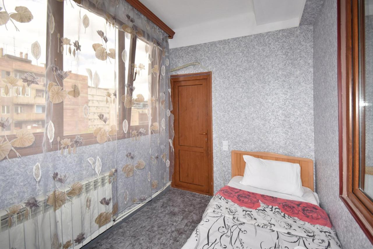 Amigo Apartment In The Centre Erevan Esterno foto